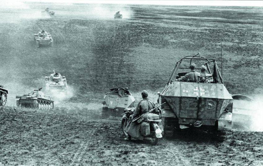 1 августа 1942 года - враг прорывает оборону и устремляется к Сталинграду с юга