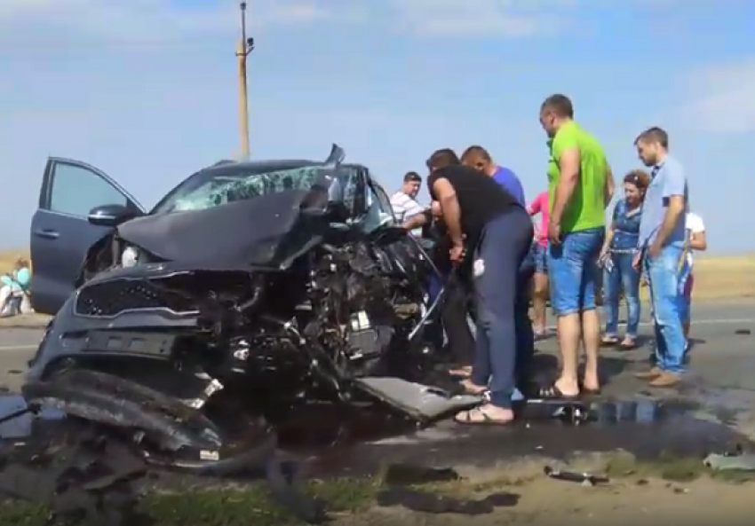 Очевидцы сняли на видео страшную аварию на трассе в Волгоградской области