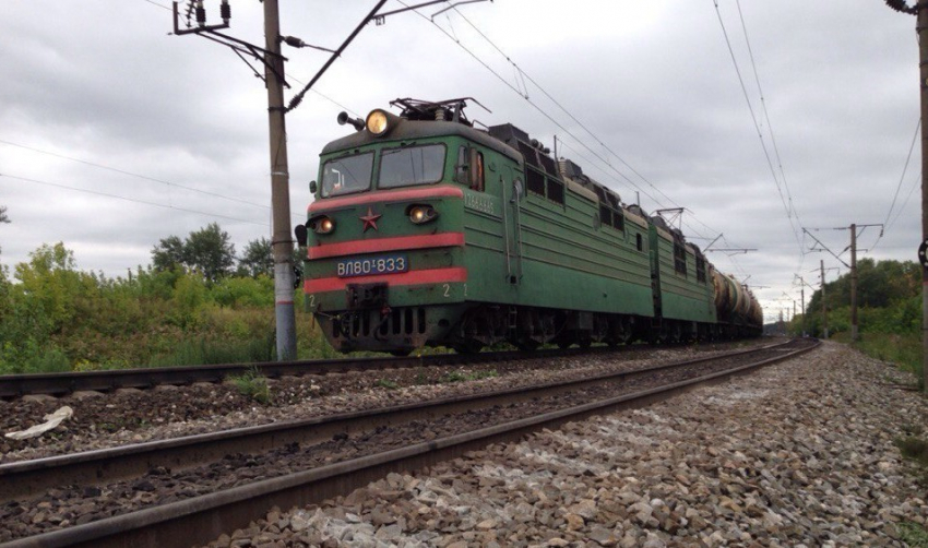 На юге Волгограда пьяную женщину насмерть сбил грузовой поезд