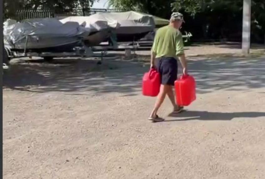 Новый признак перспективных мужчин нашли волгоградки: у него есть канистры с бензином