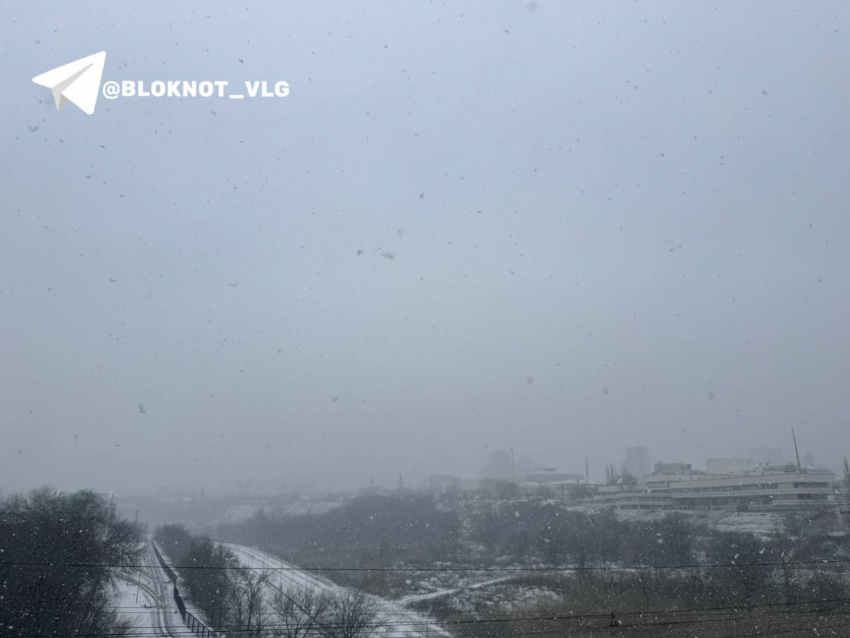 Самый болезненный снегопад сняли на видео в Волгограде
