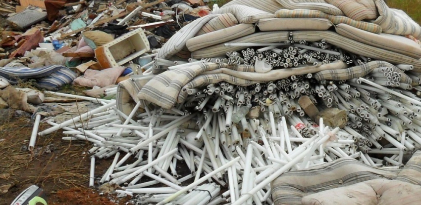 Работники волгоградской фирмы по утилизации опасных отходов выбросили ртутные лампы вместе с документами организации