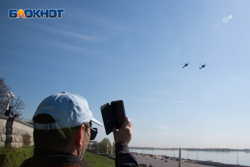 Экипажи боевой авиации пролетели над центром Волгограда