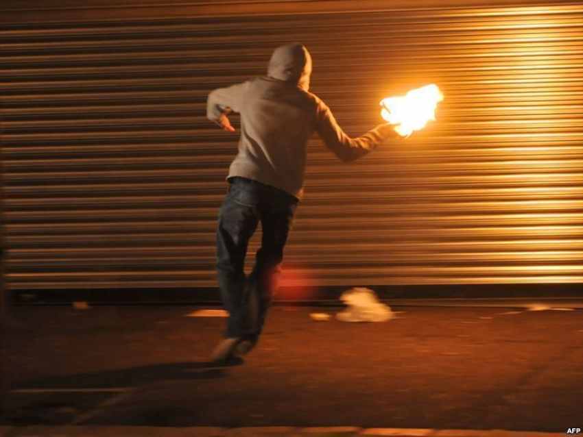 В Волгограде мужчина кинул в окно бывшей жены три бутылки с зажигательной смесью