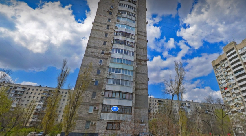 Труп женщины 10 дней пролежал в квартире в центре Волгограда: подъезд пропитался ядом