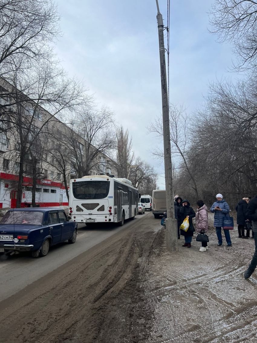 Адские пробки и опоздания на работу: в Волгограде перекрыли Марийский мост