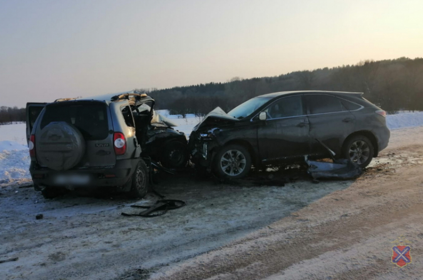 Есть погибший: Lexus протаранил Chevrolet в Волгоградской области 