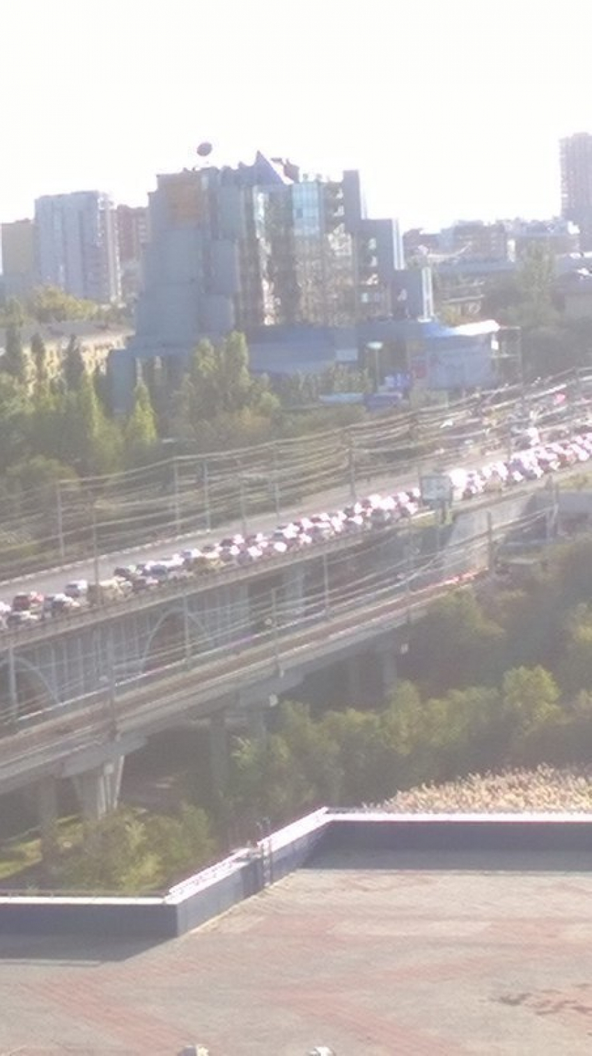 В Ворошиловском районе из-за ДТП с маршруткой образовалась огромная пробка