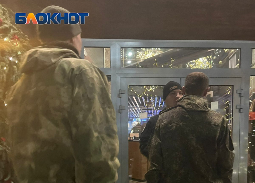  «Они на СВО едут!»: мужчинам в военной форме запретил вход ресторан «Дача шефа» в центре Волгограде