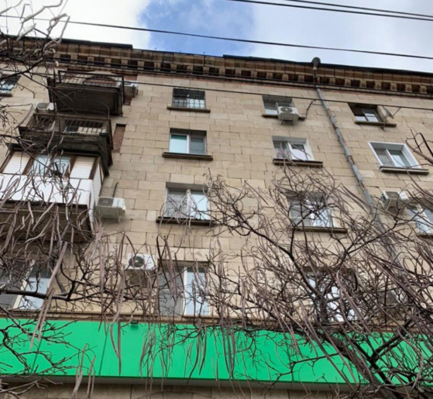 Выход на балконы запретили жителям центра Волгограда до 2026 года