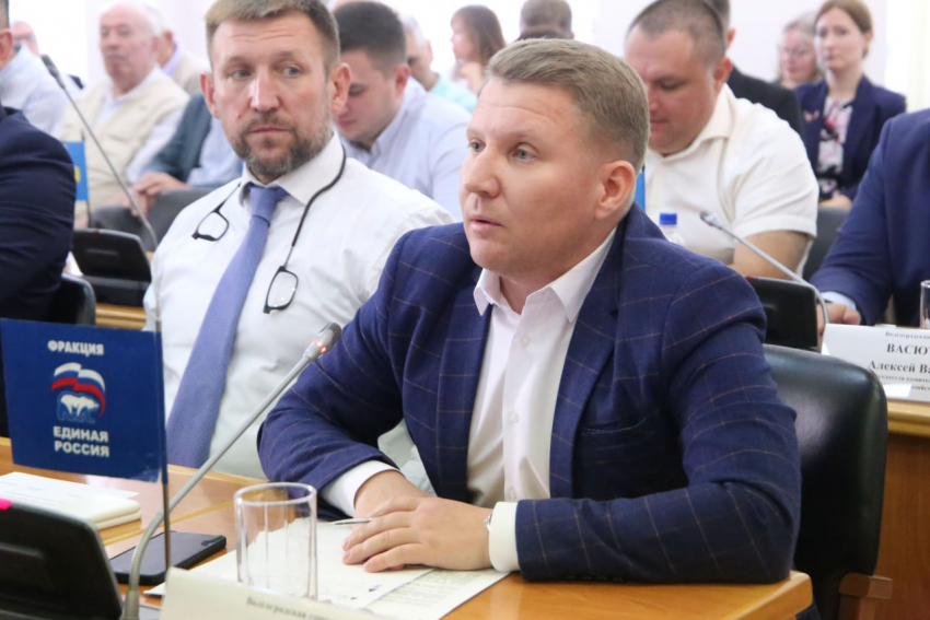 Скрытые таланты припомнили депутату гордумы с двумя красными дипломами в Волгограде