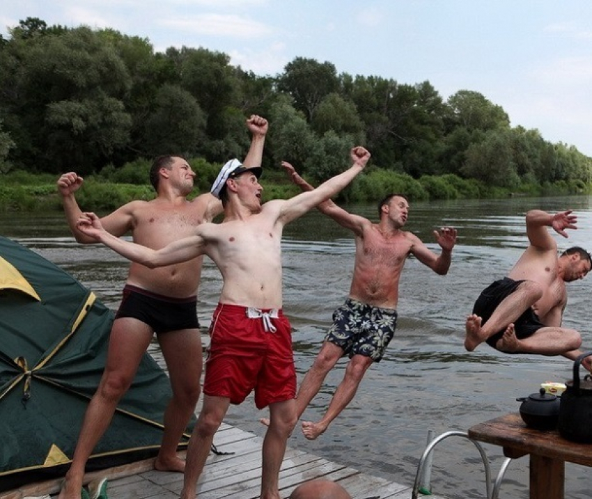 На пляже надо купаться с ребенком, а не бухать, - волгоградский врач Анатолий Белоглазов