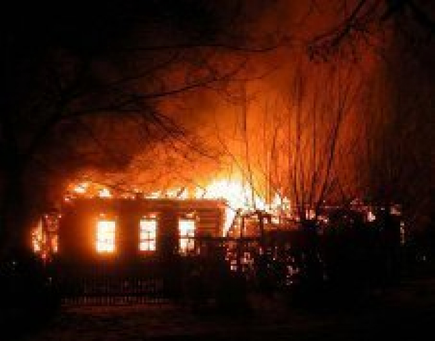 Под Волгоградом в новогоднюю ночь сгорела турбаза «Бакалда»
