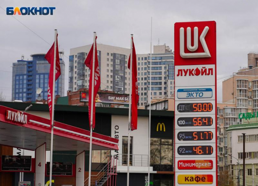 Все марки бензина подорожали в Волгограде 