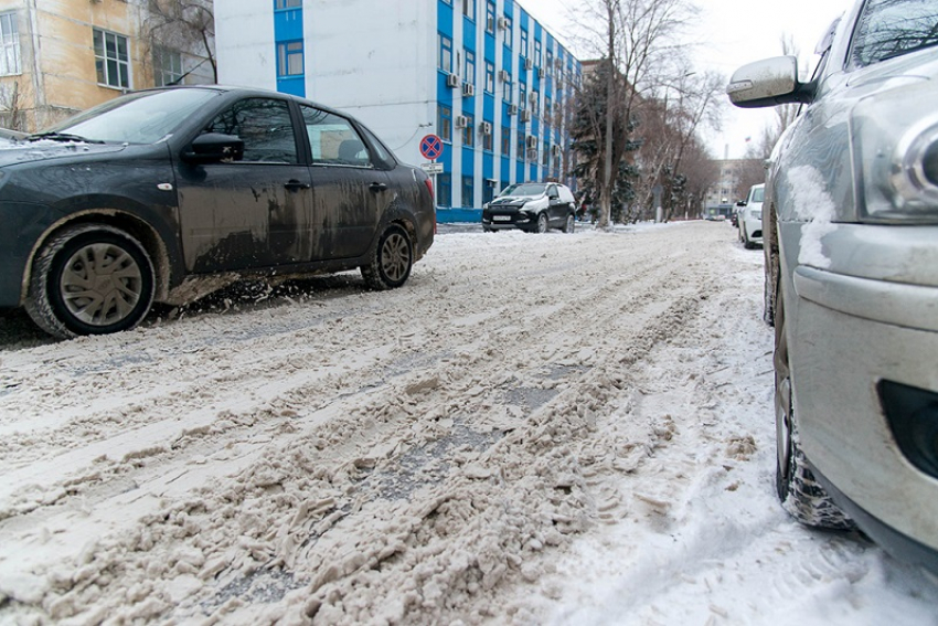 Известный волгоградский фотограф показал, как выглядит в понимании властей чищенный от снега город