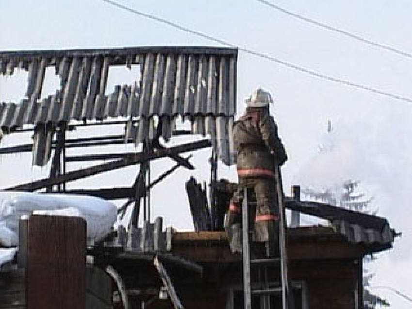 Волгоградец скрыл от пожарных, что в горящем доме погибает его мать