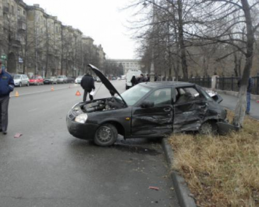 На севере Волгограда в ДТП «Лады» и Hyuindai пострадали двое