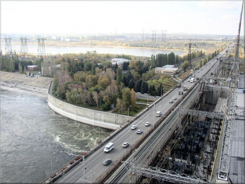 Большегрузам запретят ездить по мосту через Волжскую ГЭС
