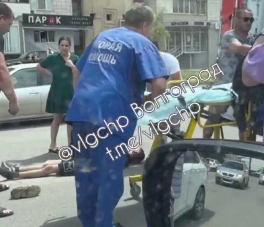 Легковушка на калмыцких номерах сбила ребенке на юге Волгограда: видео