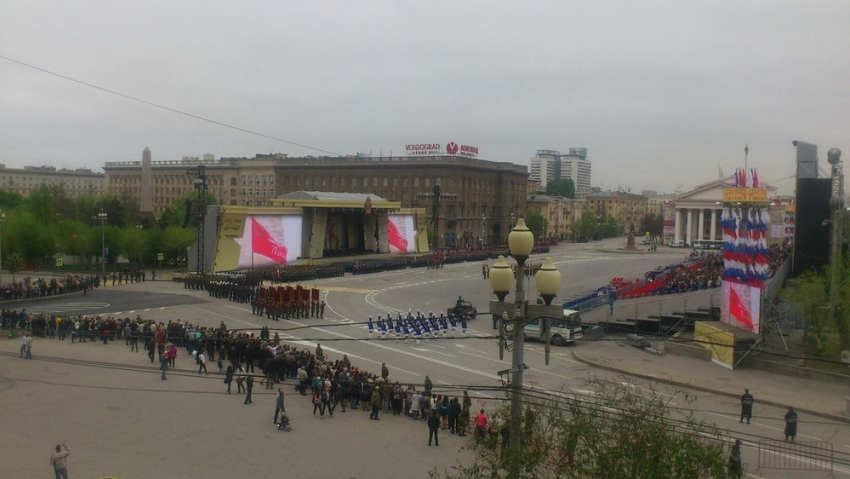 В центре Волгограда проходит генеральная репетиция Парада Победы