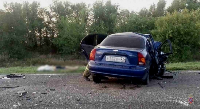Три человека погибли в страшном ДТП на трассе в Волгоградской области