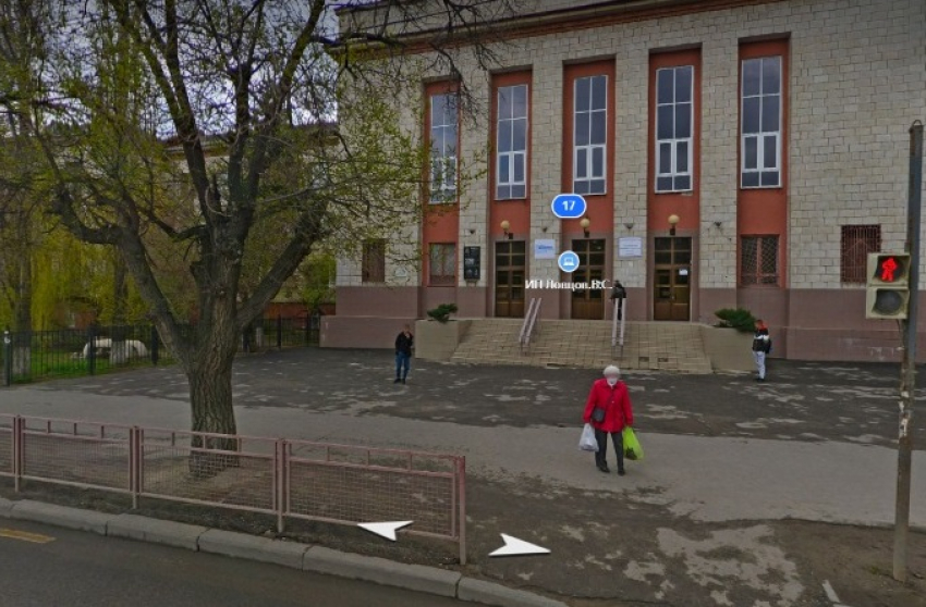 Сотни людей без учебы в COVID-19 оставила директор колледжа в Волгограде