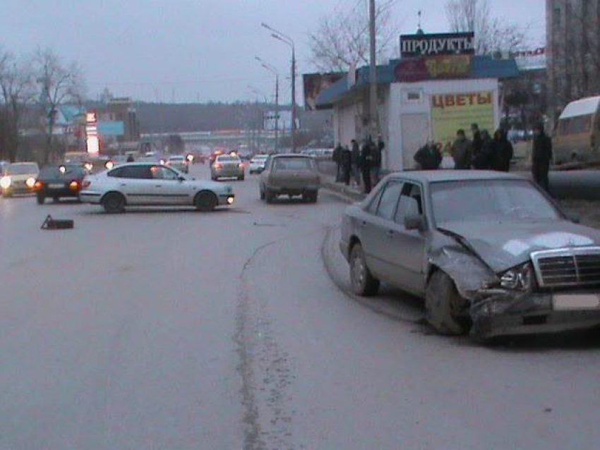 В Волгограде водитель «Хендая» сломал шею, нарушив правила дорожного движения