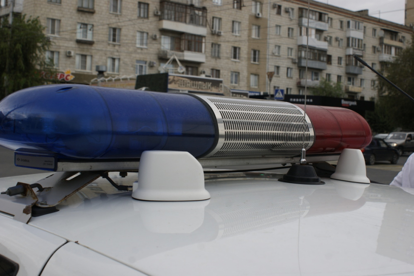 Полицейские применили оружие во время задержания водителя, чуть не задавившего их коллегу под Волгоградом
