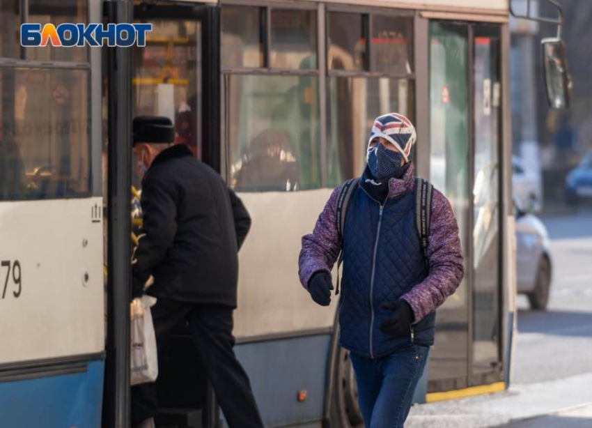 Мужчин из Волгограда не старше 50 лет выбирает COVID-19