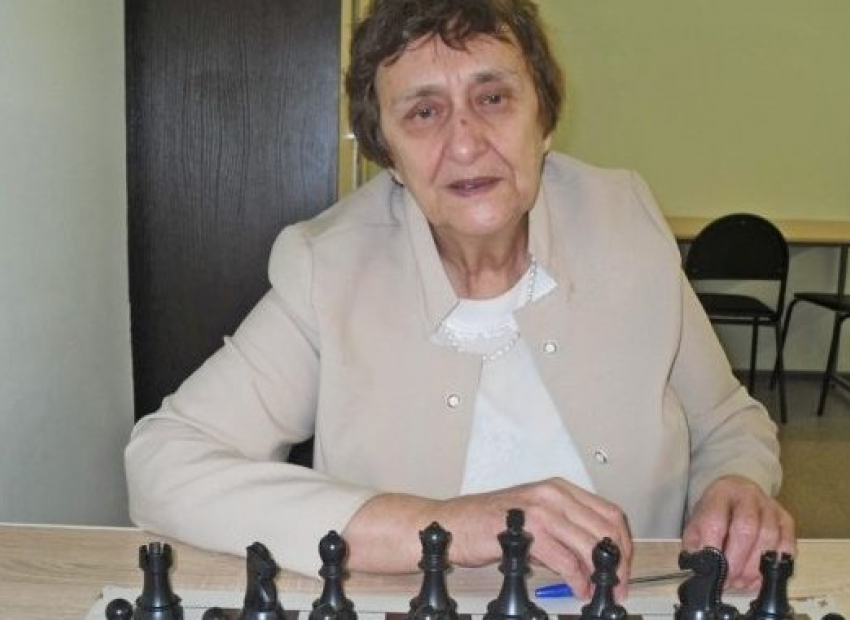 «Ход королевы»: в Волгограде простились с легендарной шахматисткой Натальей Яхтенфельд