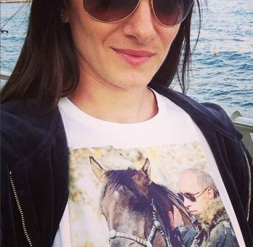 Волгоградка Елена Исинбаева поздравила президента РФ с днем рождения