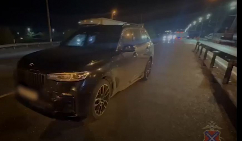 Беглеца в федеральном розыске с перспективой сесть на 10 лет поймали на BMW X7 под Волгоградом