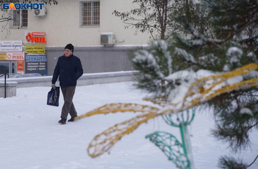 Мощный повторяющийся гул в небе разбудил заваленный снегом Волгоград