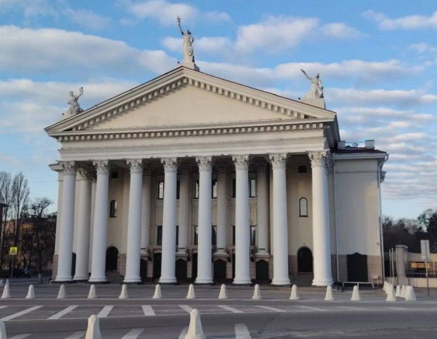 Авито опровергли торговлю поддельными театральными билетами
