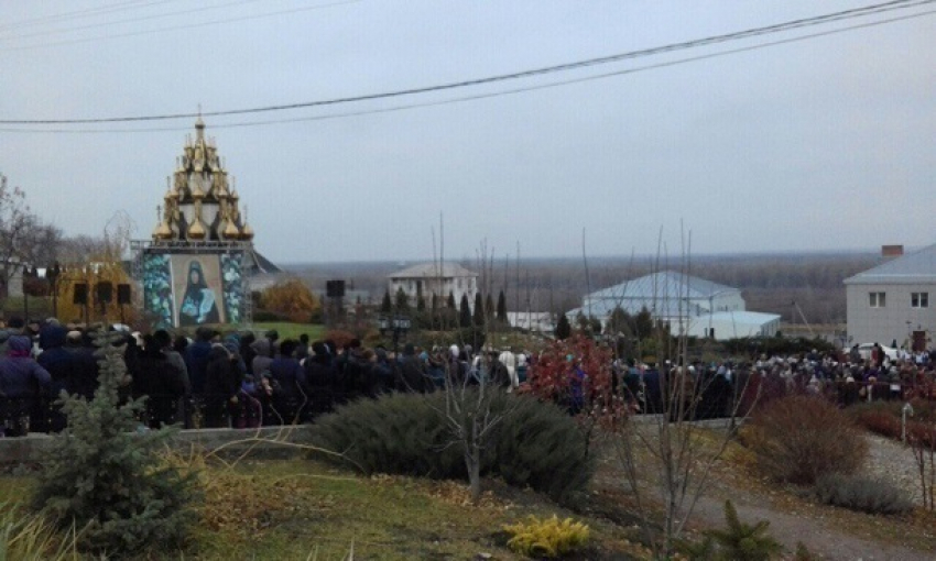  Тысячи волгоградцев приехали на церемонию канонизации игумении Арсении 