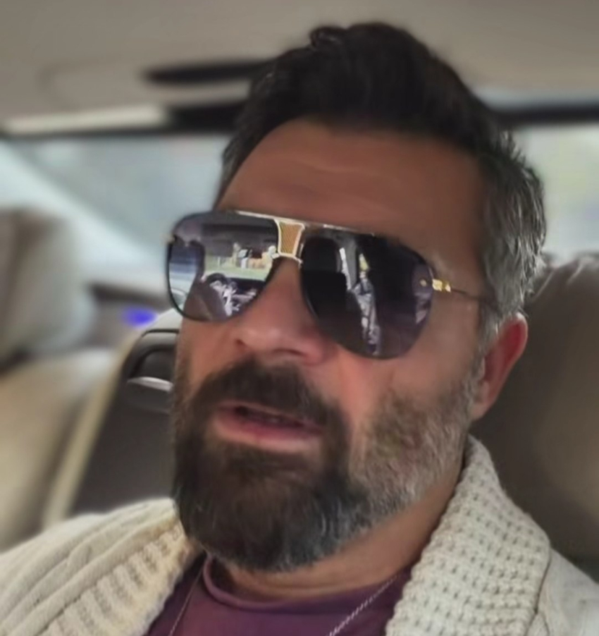 «Старый толстый хрыч без трусов»: Алексей Чумаков ответил на разнос внешнего вида
