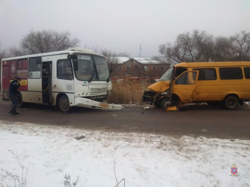 Стали известны подробности ДТП с автобусом и маршруткой в Волгограде: двое в больнице