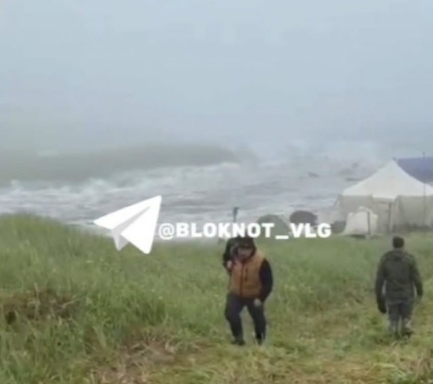 Цунами на Курилах сняли на видео: «Ночью была бы братская могила»