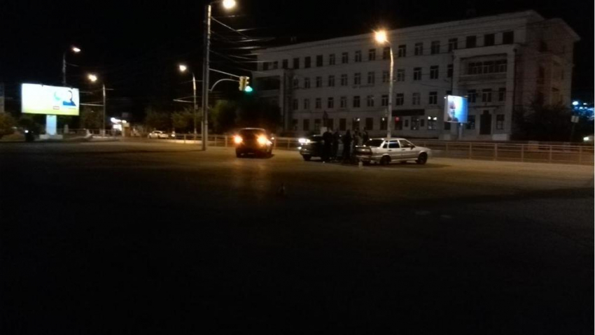На севере Волгограда водитель «ВАЗ» сбил 19-летнего парня и сбежал
