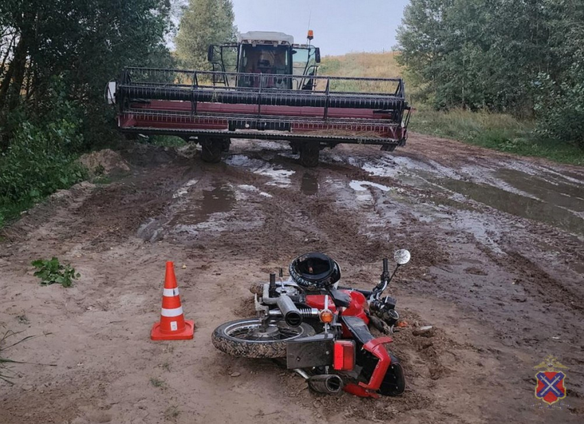 Два подростка попали под сенокосилку в Волгоградской области 