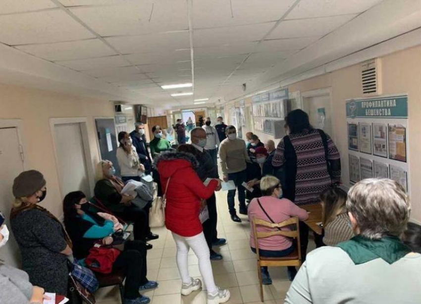 Как закрывала больничный больше 3-х часов в поликлинике №28, рассказала волгоградка