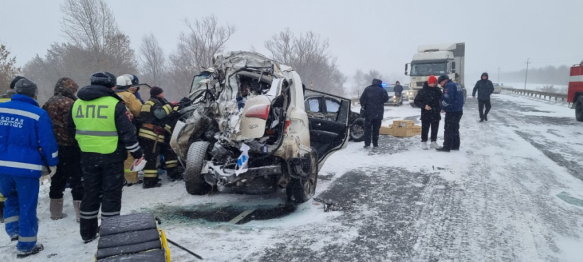Три человека погибли и 17 пострадали на волгоградских дорогах за сутки снегопада