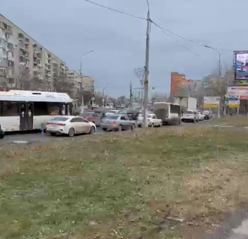 Предновогодний дорожный апокалипсис сковал юг Волгограда