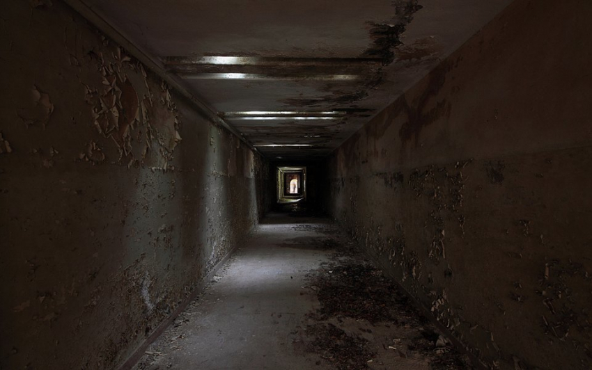 В подвале пятиэтажки на севере Волгограда обнаружен труп мужчины