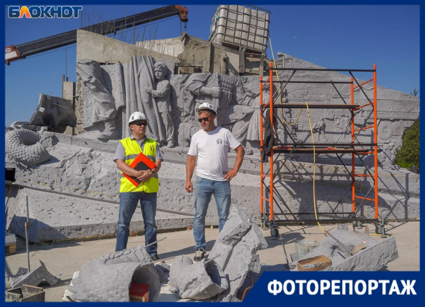 Скульптуру бойцам СВО в стиле Вучетича собирают по частям у подножия Мамаева кургана 