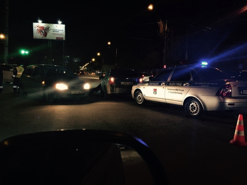 На западе Волгограда произошло тройное ДТП 