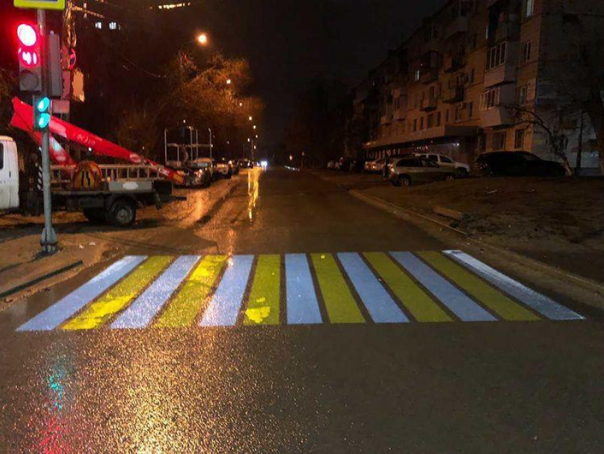 Первый проекционный ночной пешеходный переход появился в Волгограде 