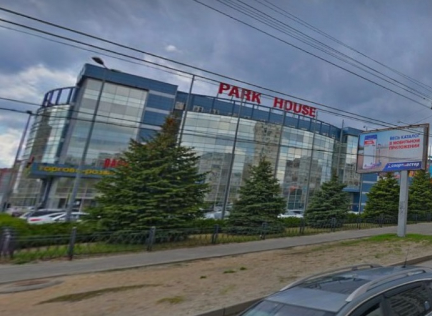 Посетителей эвакуировали из здания ТРЦ «Парк Хаус» в Волгограде 