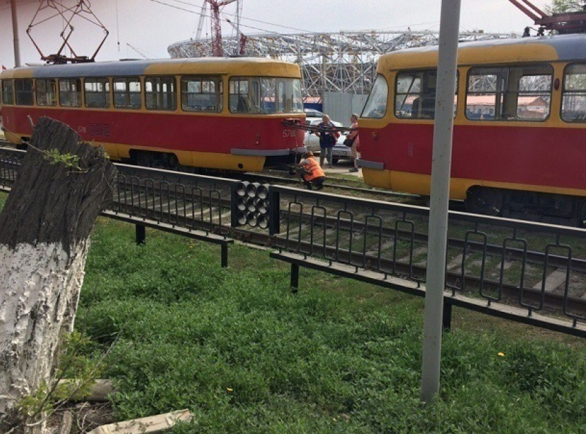 В центре Волгограда встала линия скоростного трамвая из-за разрыва сцепки вагонов 