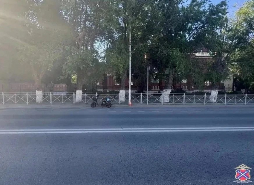 ДТП в соло устроил 18-летний электровелосипедист в центре Волгограда 
